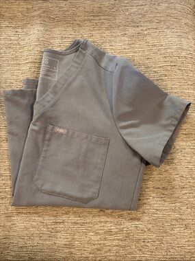 FIGS Scrub Top— Slate Gray